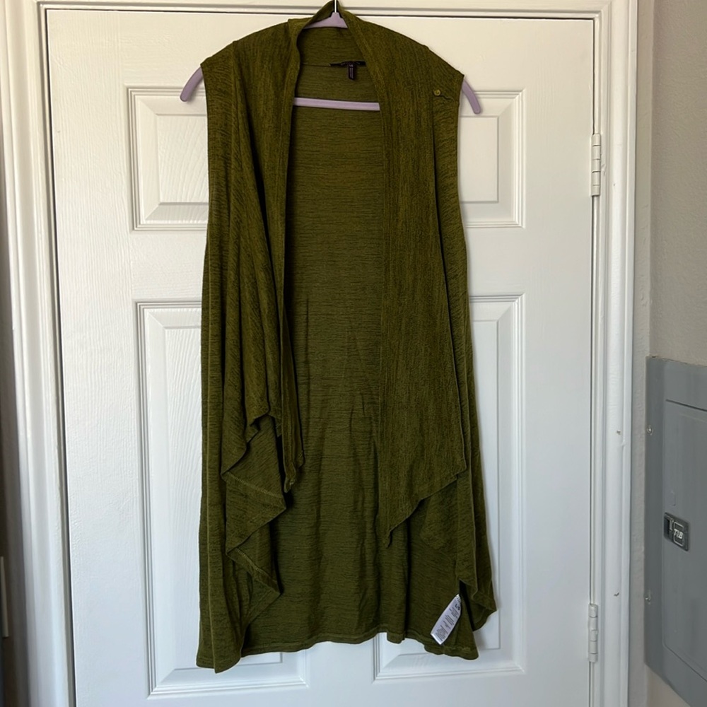 Cardigan. Sleeveless.  Long. Olive green. L